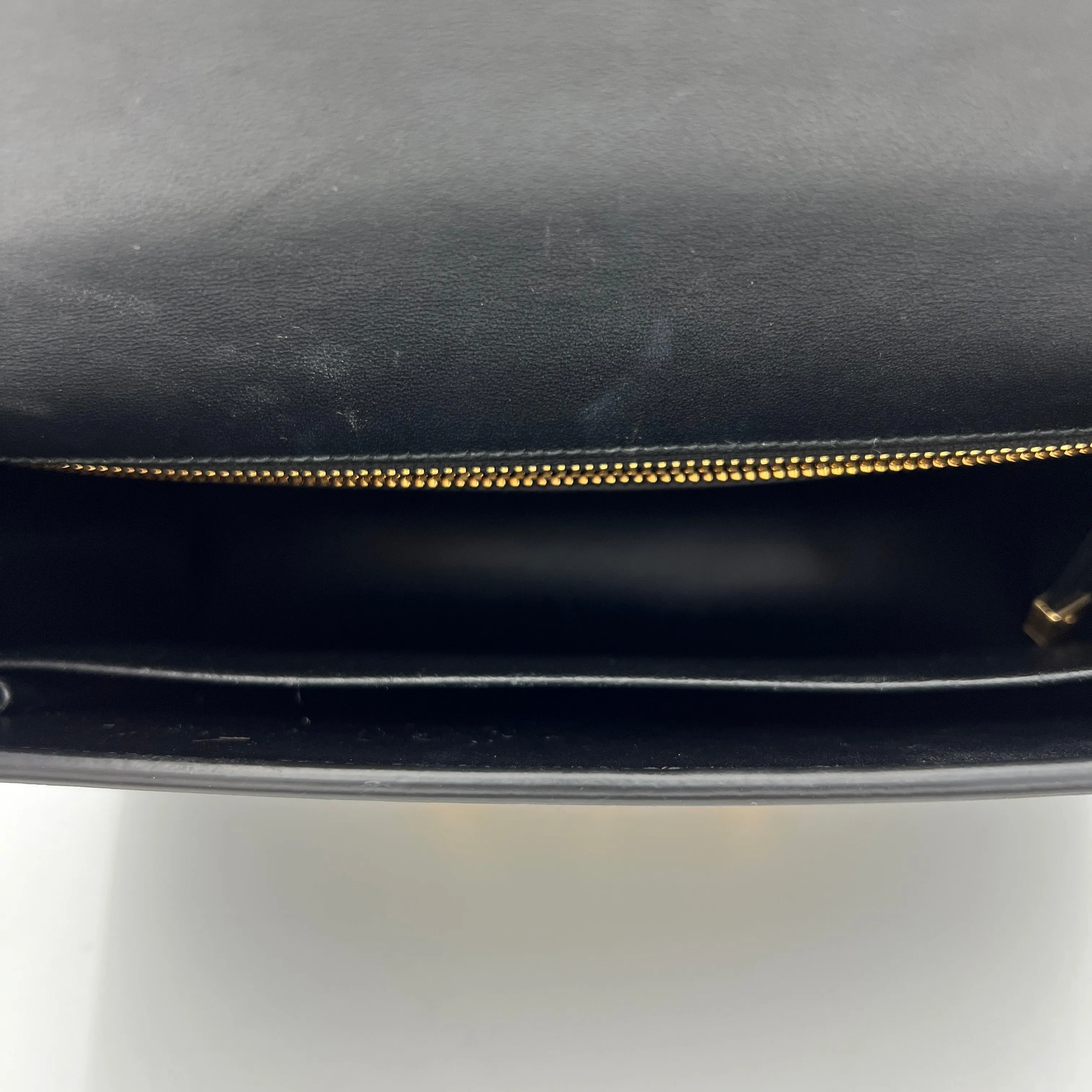 30 Montaigne Medium Black Shoulder Bag in Calfskin, Gold hardware