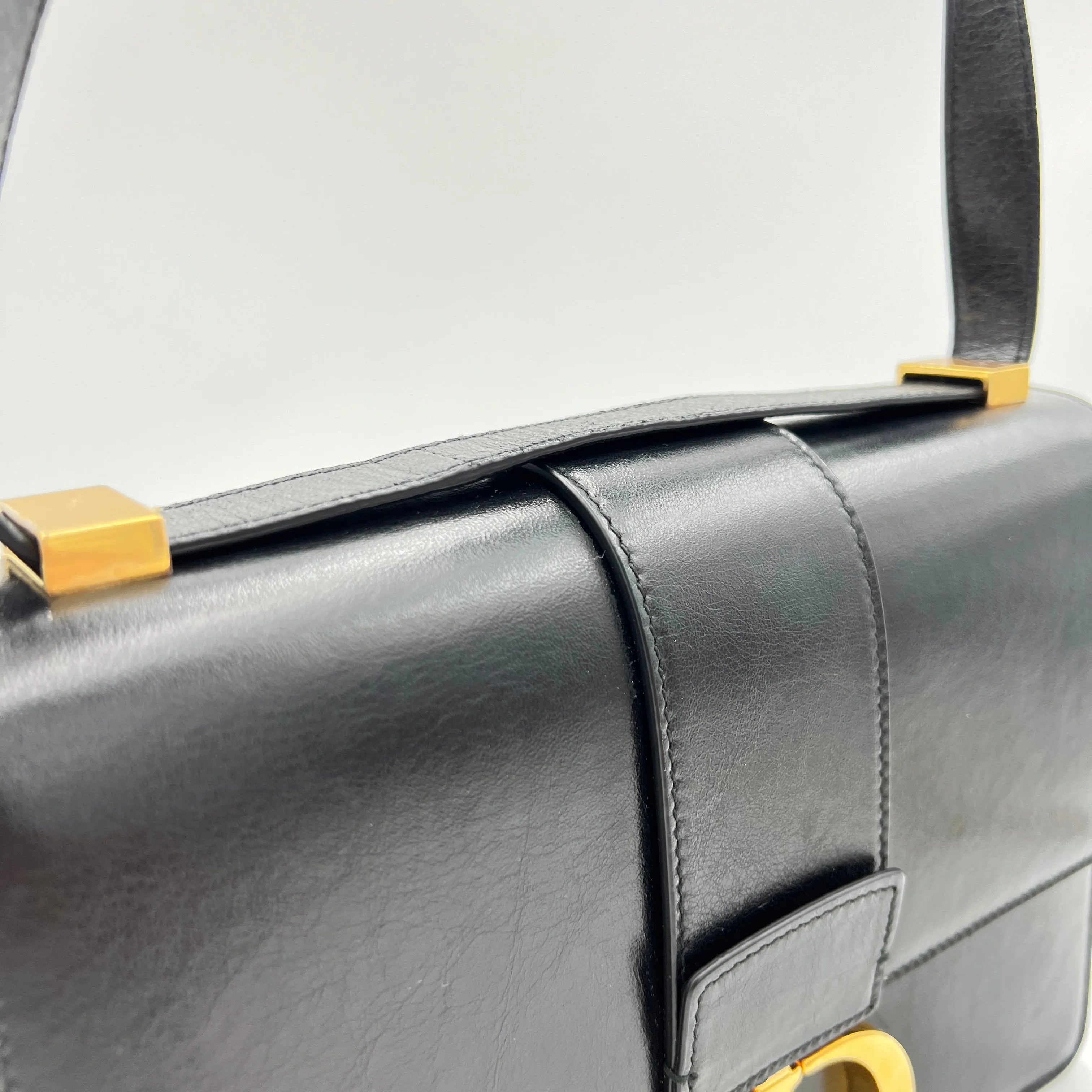 30 Montaigne Medium Black Shoulder Bag in Calfskin, Gold hardware