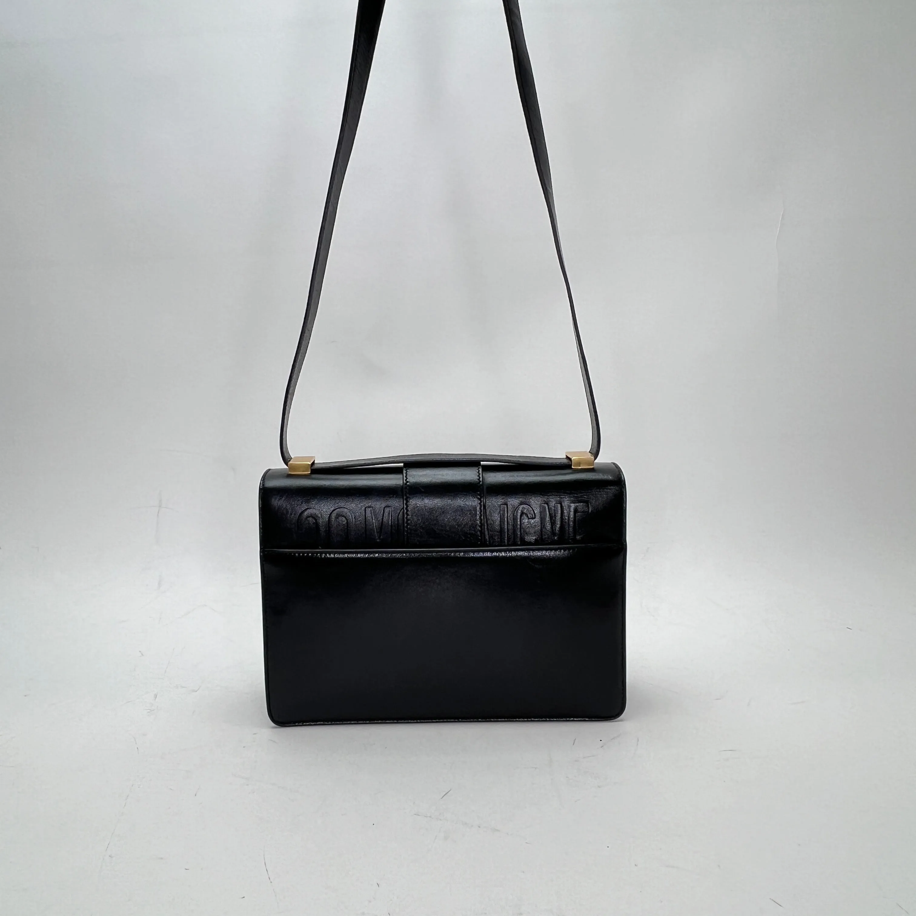 30 Montaigne Medium Black Shoulder Bag in Calfskin, Gold hardware